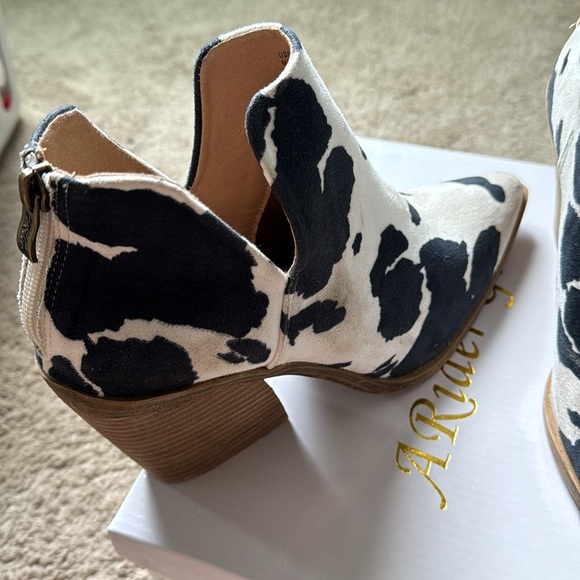 Black n white cow heels - Picture 3 of 7